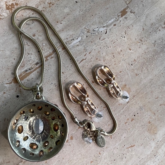 White House Black Market Pendant - Picture 6 of 6